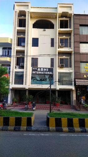 Abhi International Hotel,Improvement Trust Road, Near Peer Baba Chowk, Near Patel Chowk, Patel Nagar, Pathankot, Punjab 145001,3 star