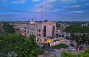 Wingston A Treehouse Hotel- Barsana,Barsana ,4 star