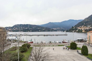 piazza cavour lake view