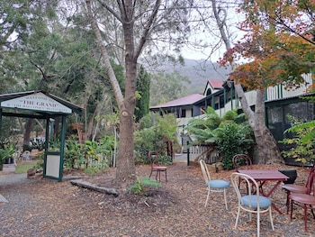 The Grand Halls Gap,Halls Gap>>Grampians,2 star