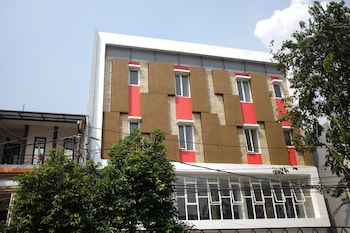 Reddoorz Plus Near Mall Ciputra Jakarta,Jakarta>>Bekasi,2.5 star