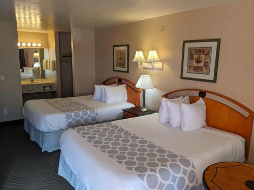 Cathedral Valley Inn,Hanksville>>Caineville,2.5 star