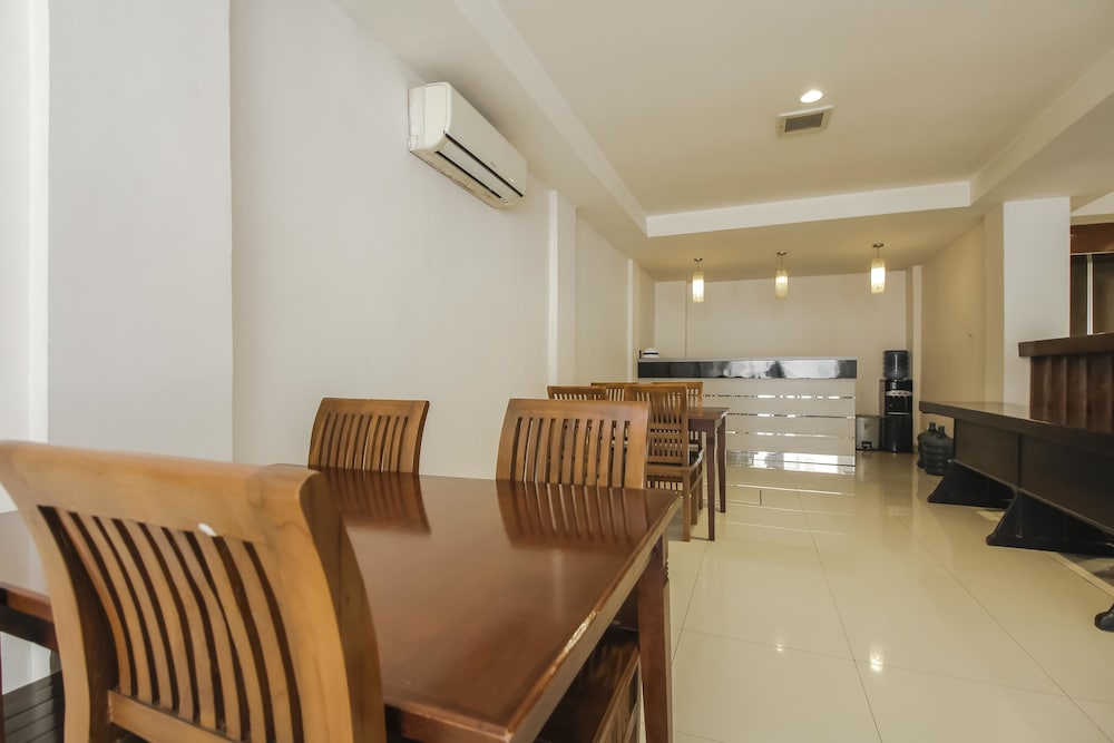 Reddoorz Plus Near Galaxy Bekasi,Bekasi>>Bandung,2.5 star
