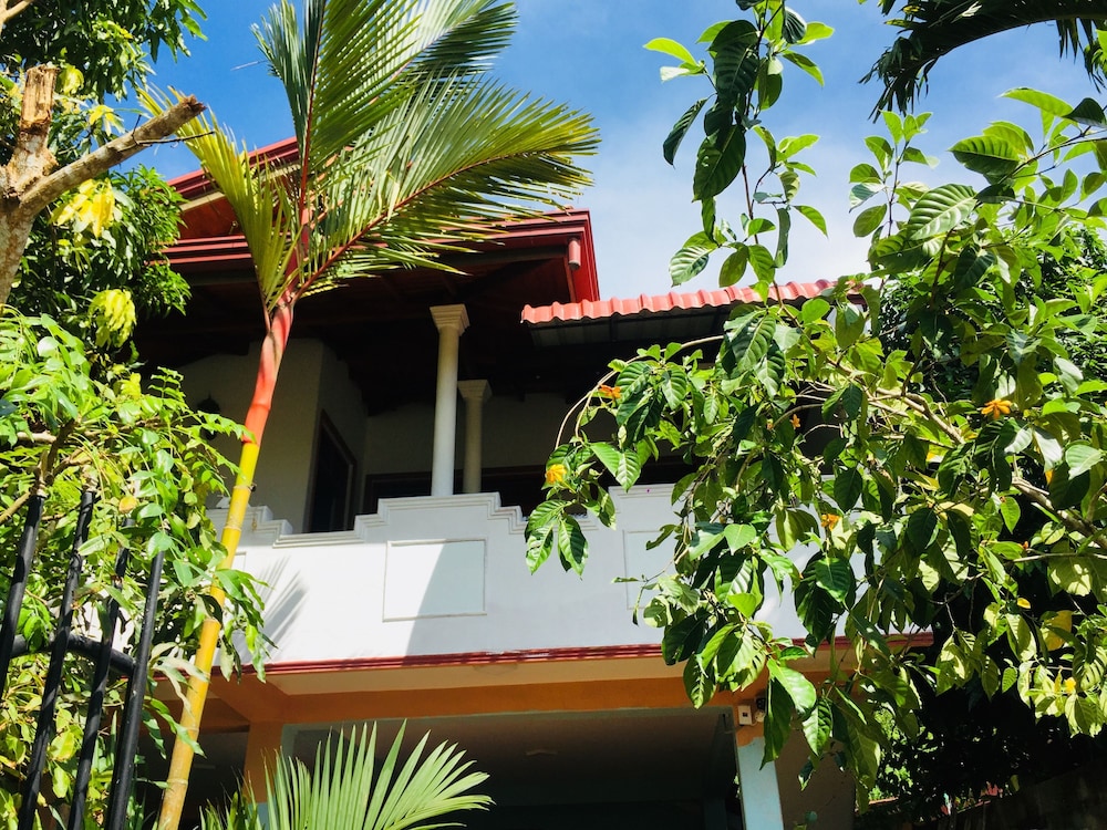 lake view home stay tangalle