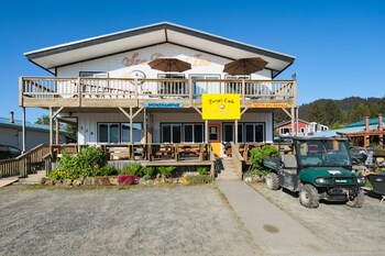 Sea Parrot Inn,Near Seldovia Public Library,2.5 star