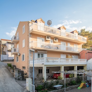 villa voinic 2