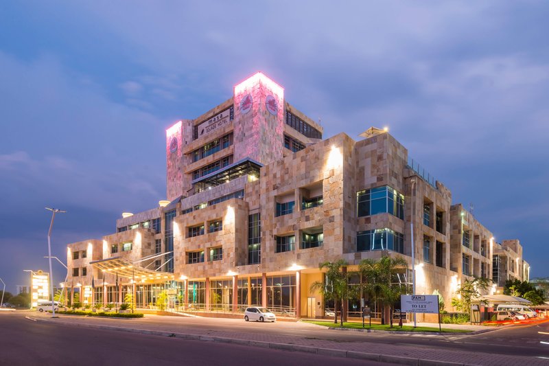 Protea Hotel By Marriott Gaborone Masa Square,Three Dikgosi Monument>>Gaborone,4 star