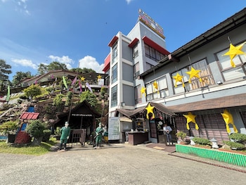 D'japanese Tunnel Family Resort,,3 star