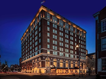 the yorktowne hotel tapestry collection by hilton