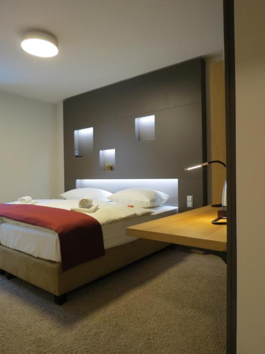 hotel neuthor