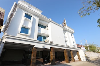 Hotel Half Moon Chennai,Tamil Nadu>>Chennai,3 star