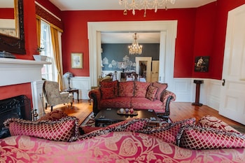 1851 Historic Maple Hill Manor B&B