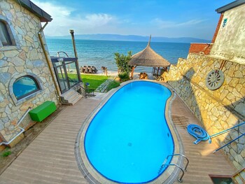 Villa Atroa,Lake Iznik>>Bursa,3 star