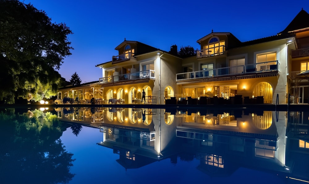 Relais And Chateaux La Reserve,,5 star