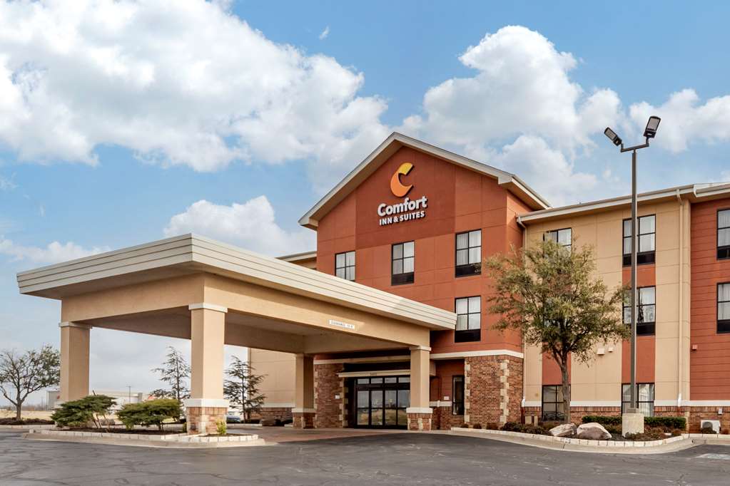 comfort inn and suites shawnee north near i 40