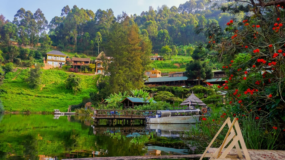 Bunyonyi Overland Resort