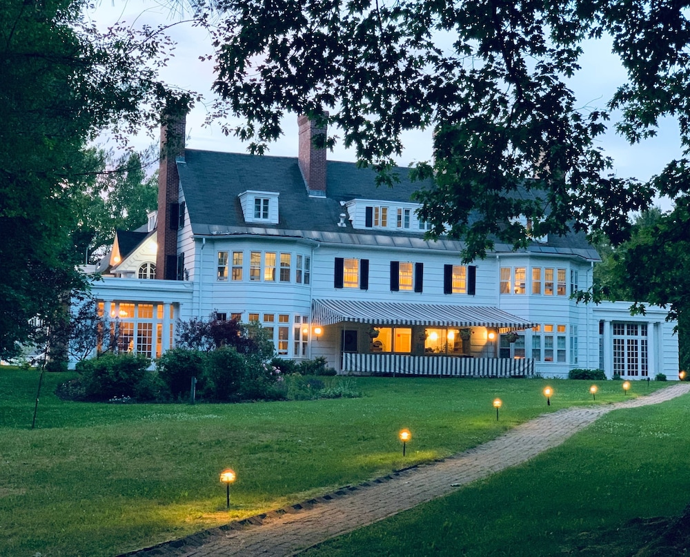 The Four Chimneys Inn,Bennington County>>Bennington,4 star