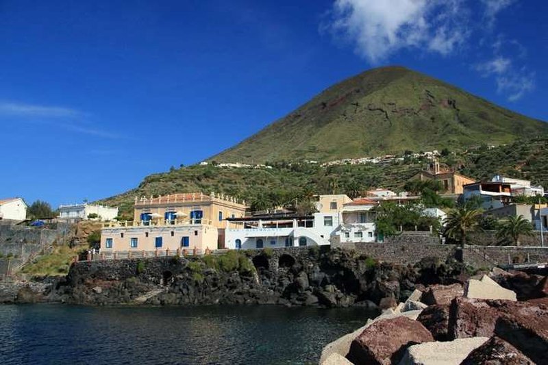 L'ariana,Catania>>Aeolian Islands,4 star