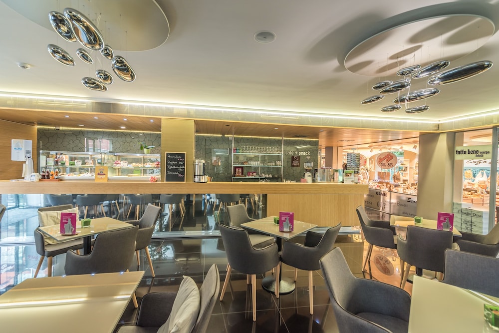 Hotel Zena Beauty & Shopping Center