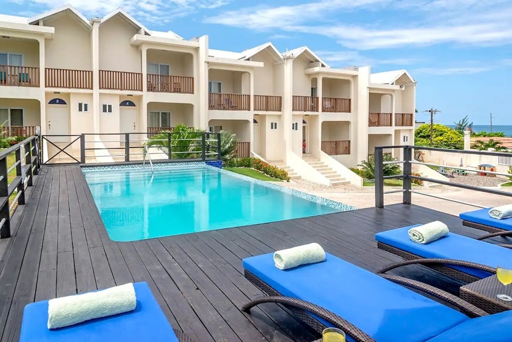 nianna coral bay deluxe townhouse 1