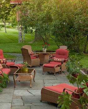 Gothic Eves Inn And Spa,New York>>Burdett,4 star