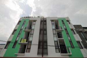 Reddoorz Plus Near Plaza Indonesia,Central Jakarta>>Bekasi,3 star