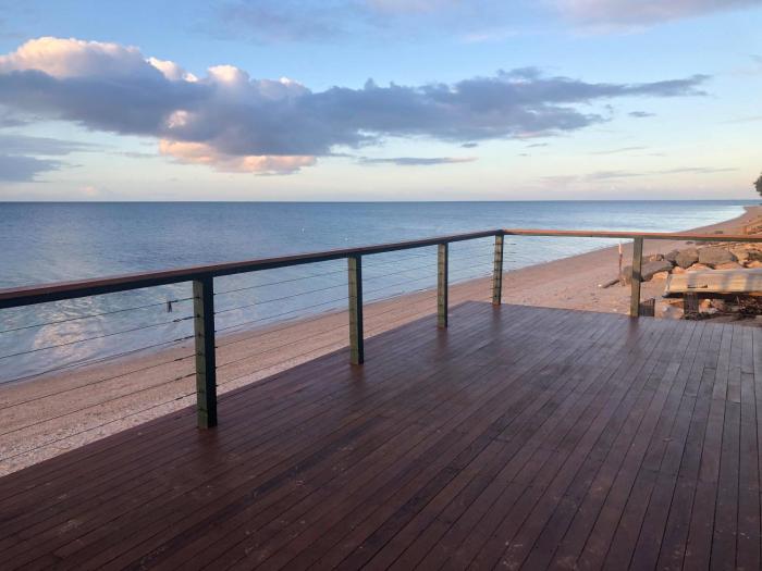 Peter's Port,Black Point>>Ardrossan,3 star