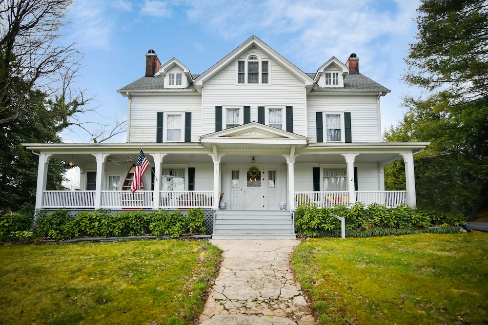 Love Lane Bed & Breakfast,,3 star
