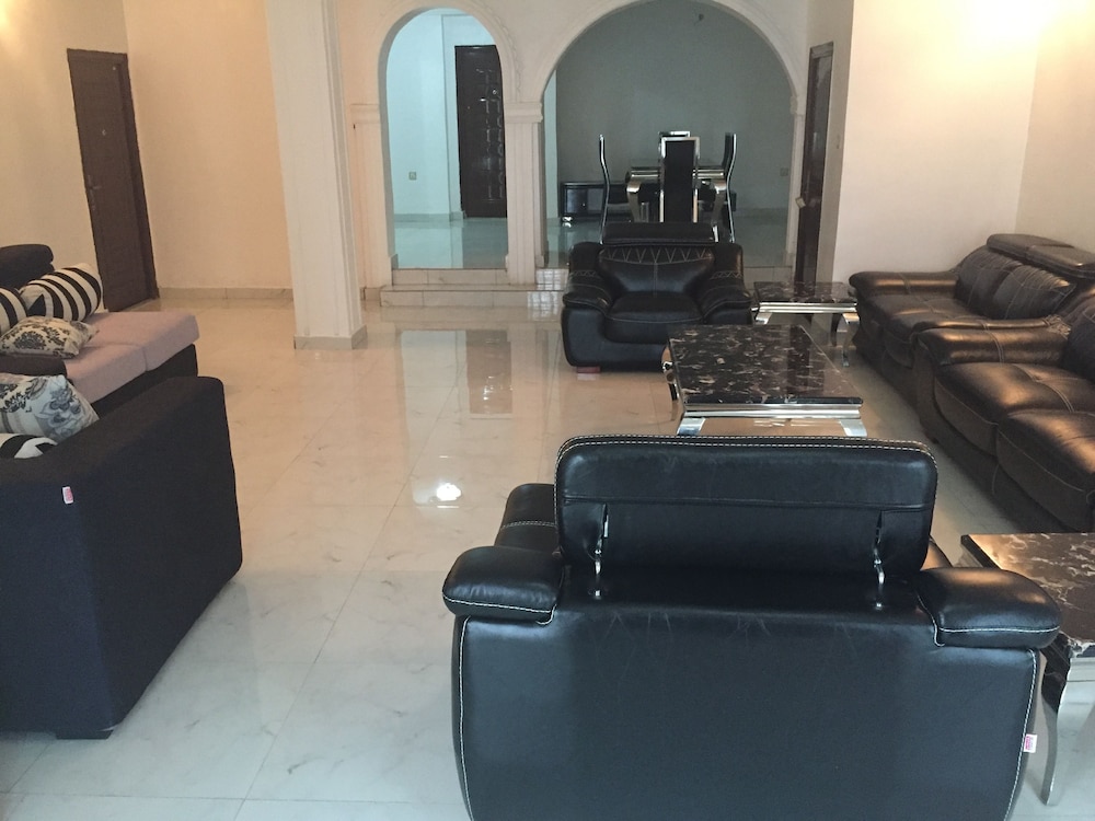 Amadi Villa,,2.5 star