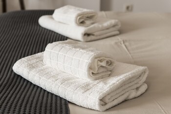 Syros Wellness Luxury Suites,,4 star