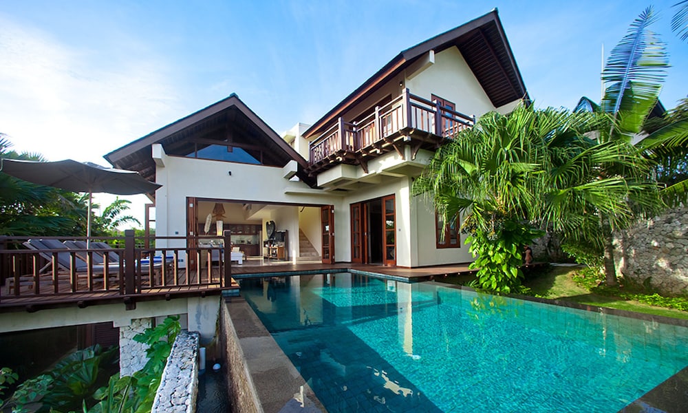 cliffront tropical villa cantik