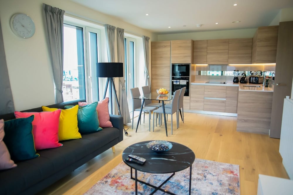 Thames View 2 Bed Apartment With Balcony,,0 star