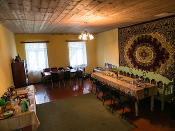 lia jamdelianis guest house