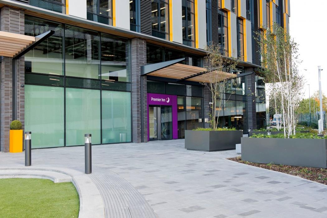 premier inn manchester salford media city