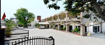 Blue Jay Tourist Resort,,2 star