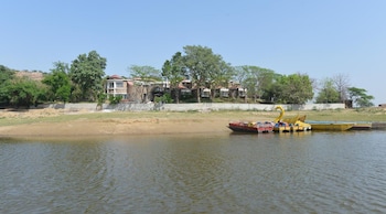 Saras Tourist Resort,,3 star