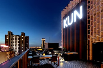 Kun Hotel Feng Chai,Taichung Airport>>Taichung,4 star