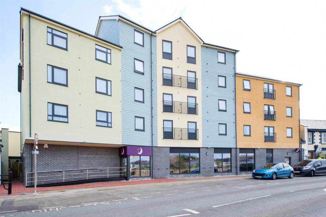 premier inn bude