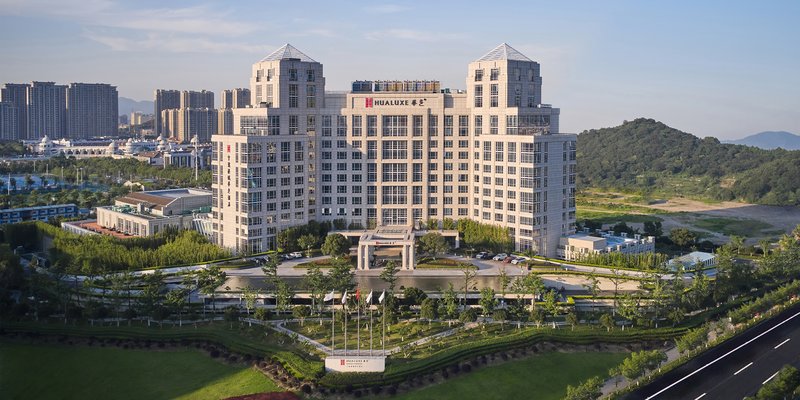 hualuxe ningbo harbor city an ihg hotel