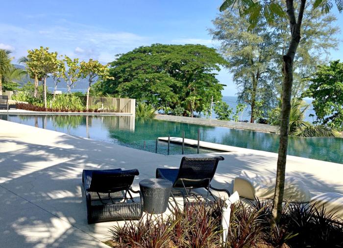 2 bedrooms apartment by the sea
