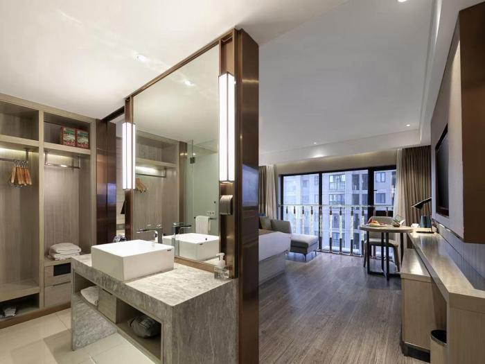 Echarm Hotel Wuhan Huangpu Erqi Xiaolu Metro Stati,,3 star