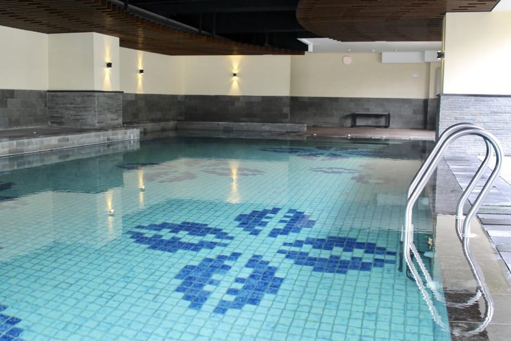 city view studio apartment at tamansari la grande