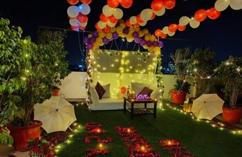 Hotel Mavens White Near Artemis Hospital,Sector 52,3 star