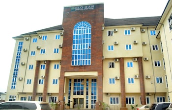 glo ran hotel and event place