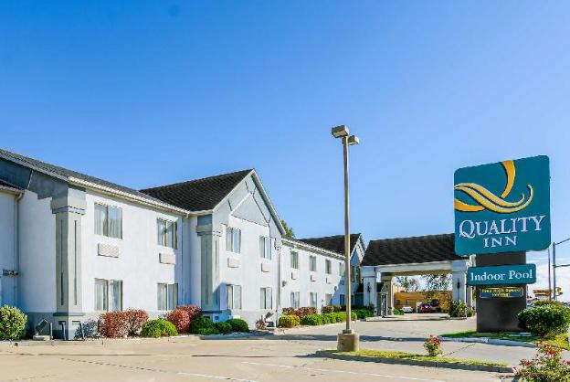 Quality Inn,Ford>>Dodge City,2.5 star
