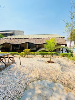 royal olympia lodge and safaris