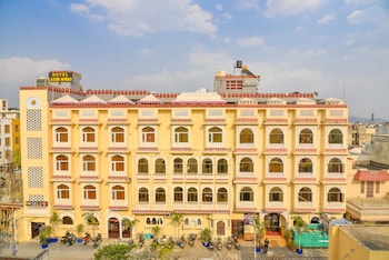 Hotel Laxmi Niwas - A Heritage Retreat,In The City Center,4 star