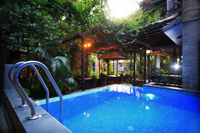 hotel middle path and spa
