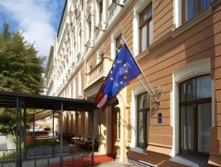 opera hotel