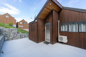 Modern, Plush & Picturesque - Brand New Townhouse,,3.5 star